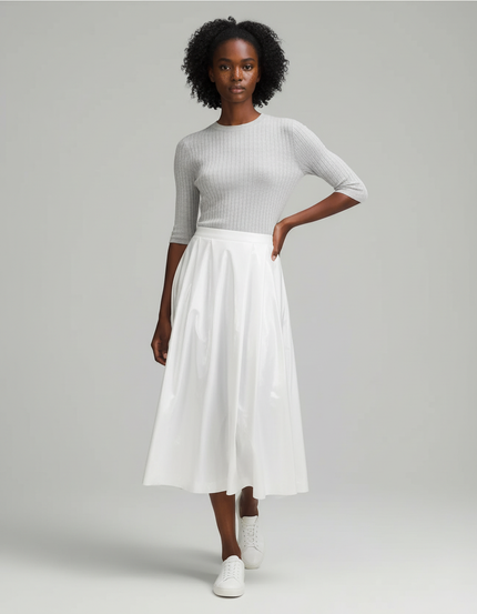 Jupe Blanche Fluide Brillante Élégante